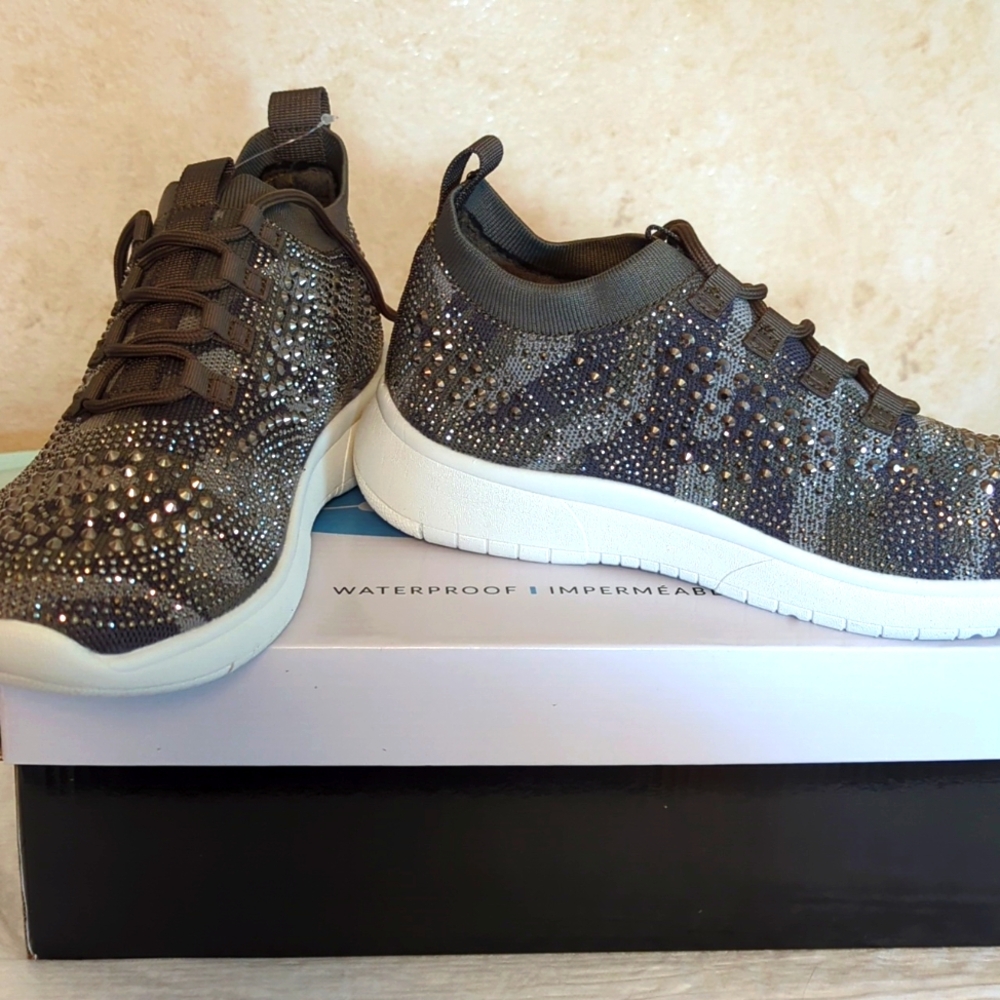 Aqua College NWT 8 Camo Bling Sneakers